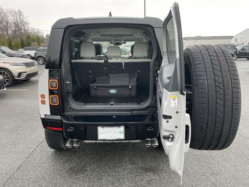 New 2026 Land Rover Defender 110 X-Dynamic SE AWD/4WD image 36