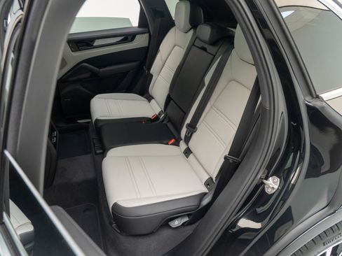 New 2026 Porsche Cayenne image 28