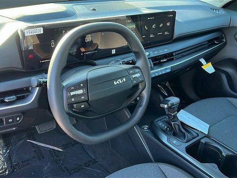 New 2025 Kia K4 LXS image 10