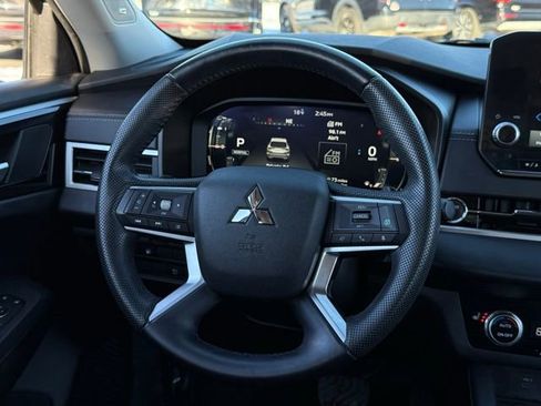 Used 2023 Mitsubishi Outlander SE image 10