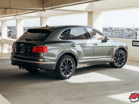 Used 2017 Bentley Bentayga image 3