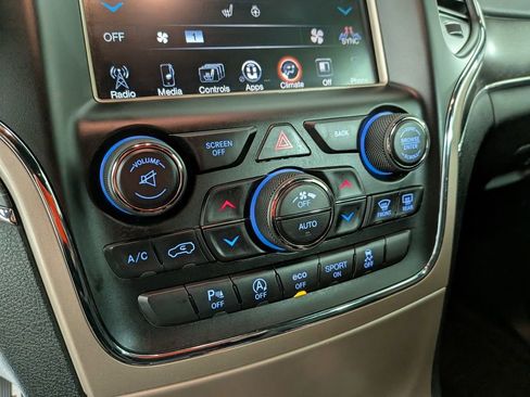 Used 2016 Jeep Grand Cherokee Limited image 29