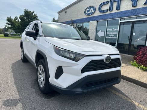 Used 2021 Toyota RAV4 LE FWD image 2