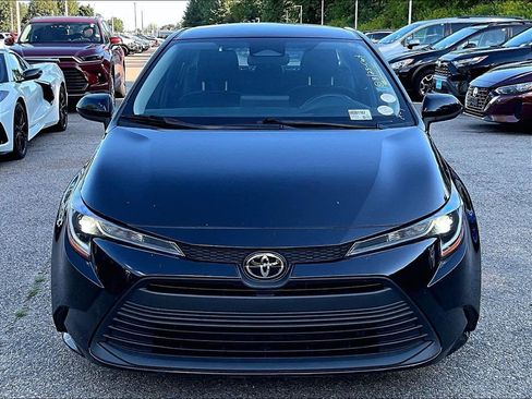 Used 2025 Toyota Corolla LE FWD image 2