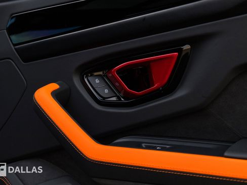 Used 2025 Lamborghini Urus SE image 41
