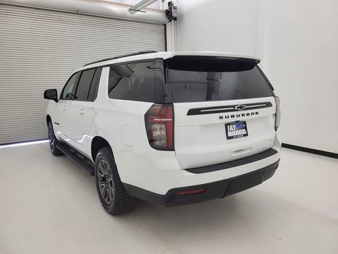 Used 2024 Chevrolet Suburban Z71 w/ Luxury Package AWD/4WD image 32