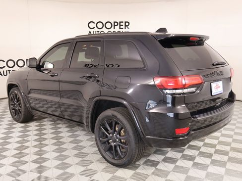 Used 2020 Jeep Grand Cherokee Altitude AWD/4WD image 23