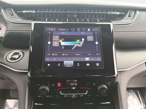 Certified 2024 Jeep Grand Cherokee L Laredo image 23