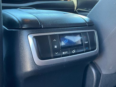 Used 2018 Toyota Highlander LE image 22