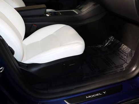 Used 2024 Tesla Model Y Performance image 32