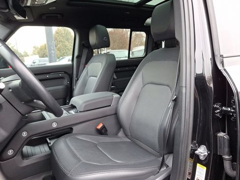 Used 2024 Land Rover Defender 110 X-Dynamic SE image 3