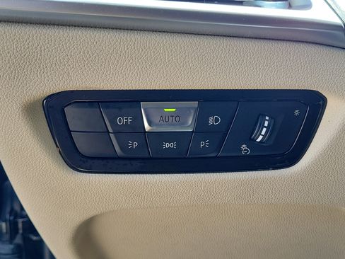 Used 2025 BMW 330i Sedan w/ Convenience Package image 23