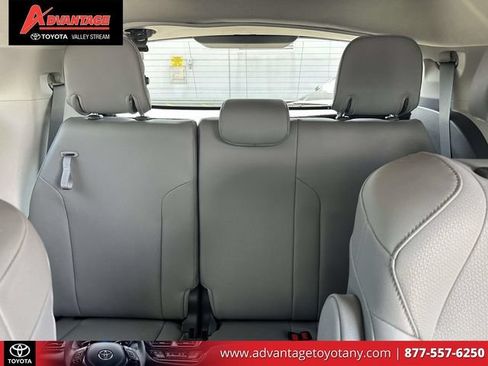 Used 2021 Toyota Sienna XLE AWD/4WD image 12