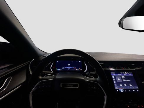 Used 2022 Jeep Grand Cherokee Altitude AWD/4WD image 7