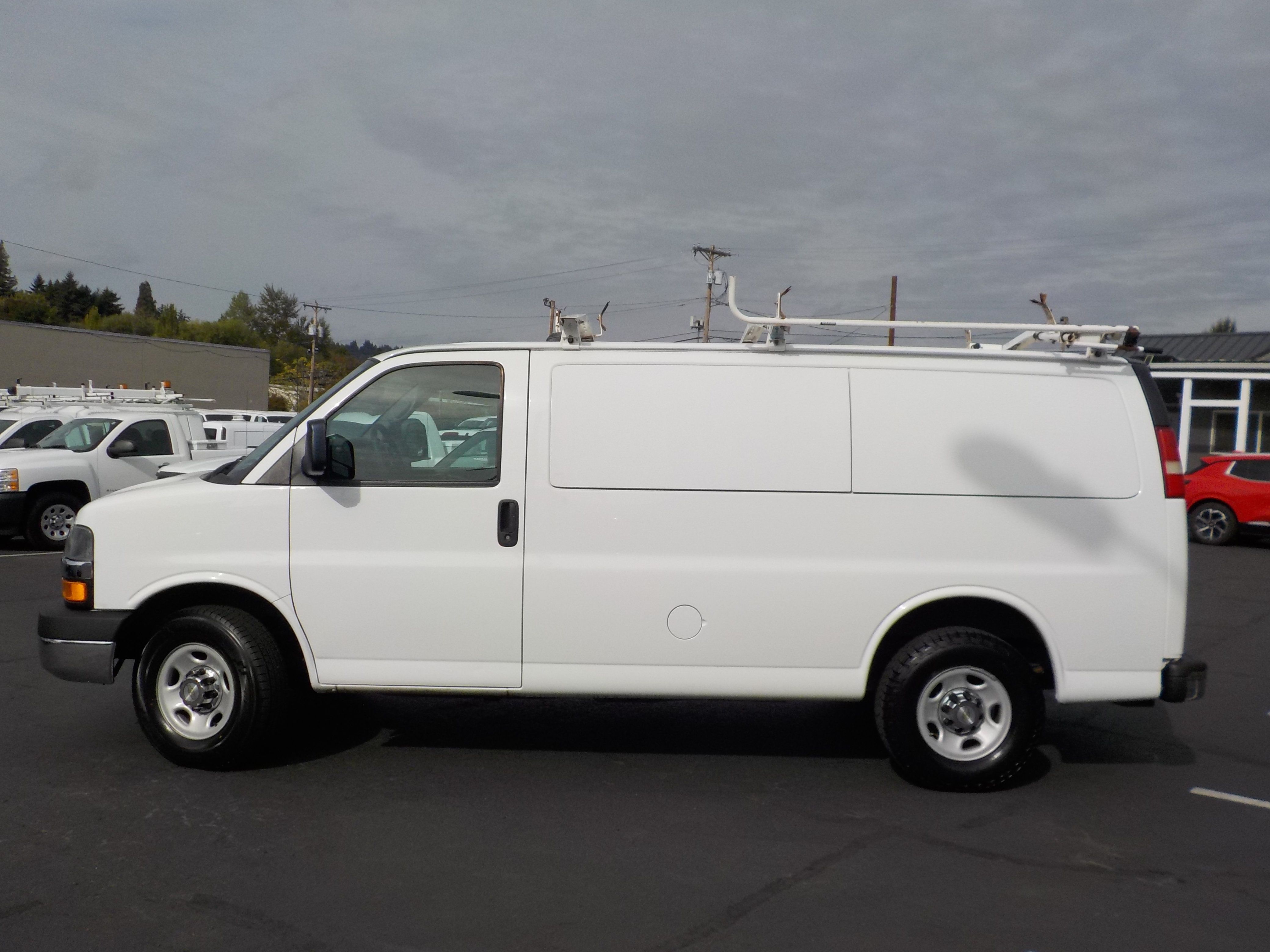 Used 2014 Chevrolet Express 2500 w/ Express Access Plus Package RWD image 2