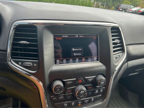 Used 2021 Jeep Grand Cherokee Laredo image 22