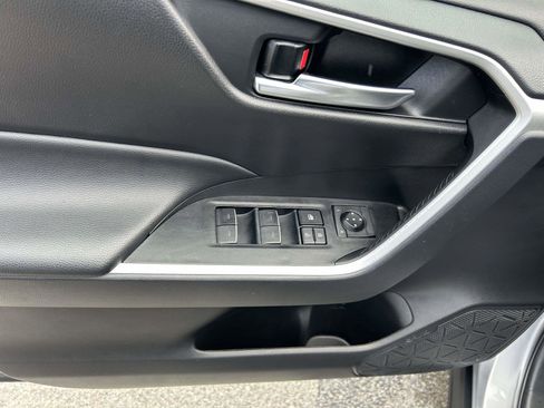 Used 2025 Toyota RAV4 XLE FWD image 19