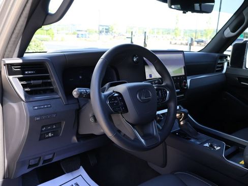 Used 2026 Lexus GX 550 w/ Accessory Package (2T) AWD/4WD image 19