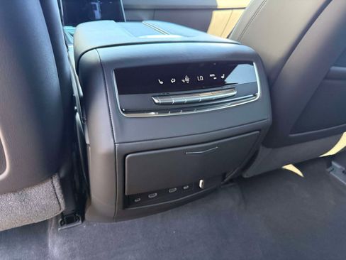 Used 2026 Cadillac Escalade V w/ LPO, ONYX Package image 40
