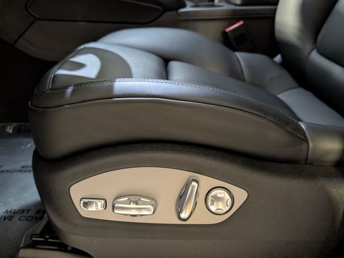 Certified 2026 Porsche Macan AWD/4WD image 30