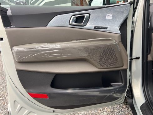 New 2026 Kia Carnival EX image 7