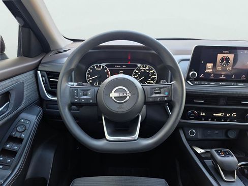 Certified 2023 Nissan Rogue SV FWD image 18