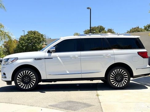 Used 2021 Lincoln Navigator Black Label w/ Cargo Convenience Package AWD/4WD image 9