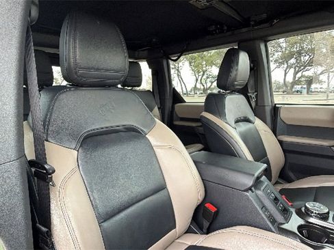 Used 2023 Ford Bronco Wildtrak image 41