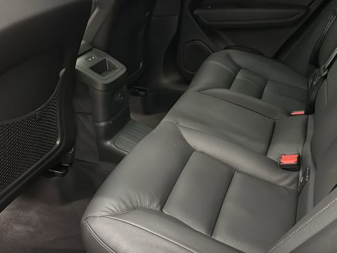 Certified 2025 Volvo XC60 T8 Plus image 27