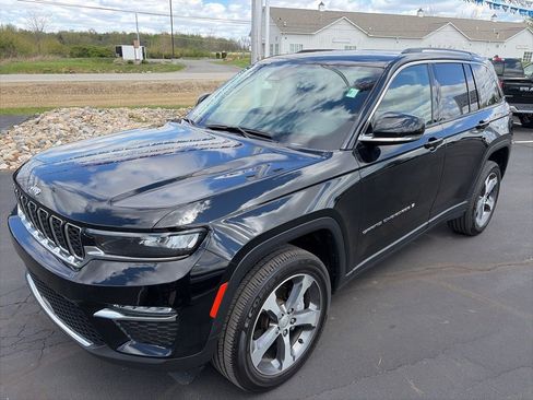 Used 2023 Jeep Grand Cherokee Limited AWD/4WD image 17