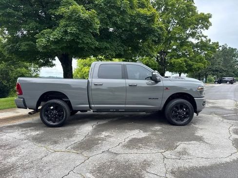 Used 2025 RAM 2500 Laramie AWD/4WD image 8