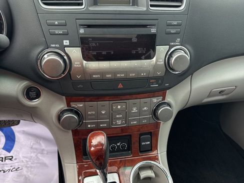 Used 2012 Toyota Highlander Limited w/ Tow Pkg image 14