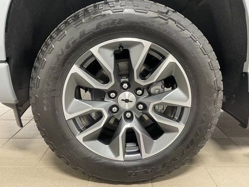 Used 2024 Chevrolet Silverado 1500 RST AWD/4WD image 7