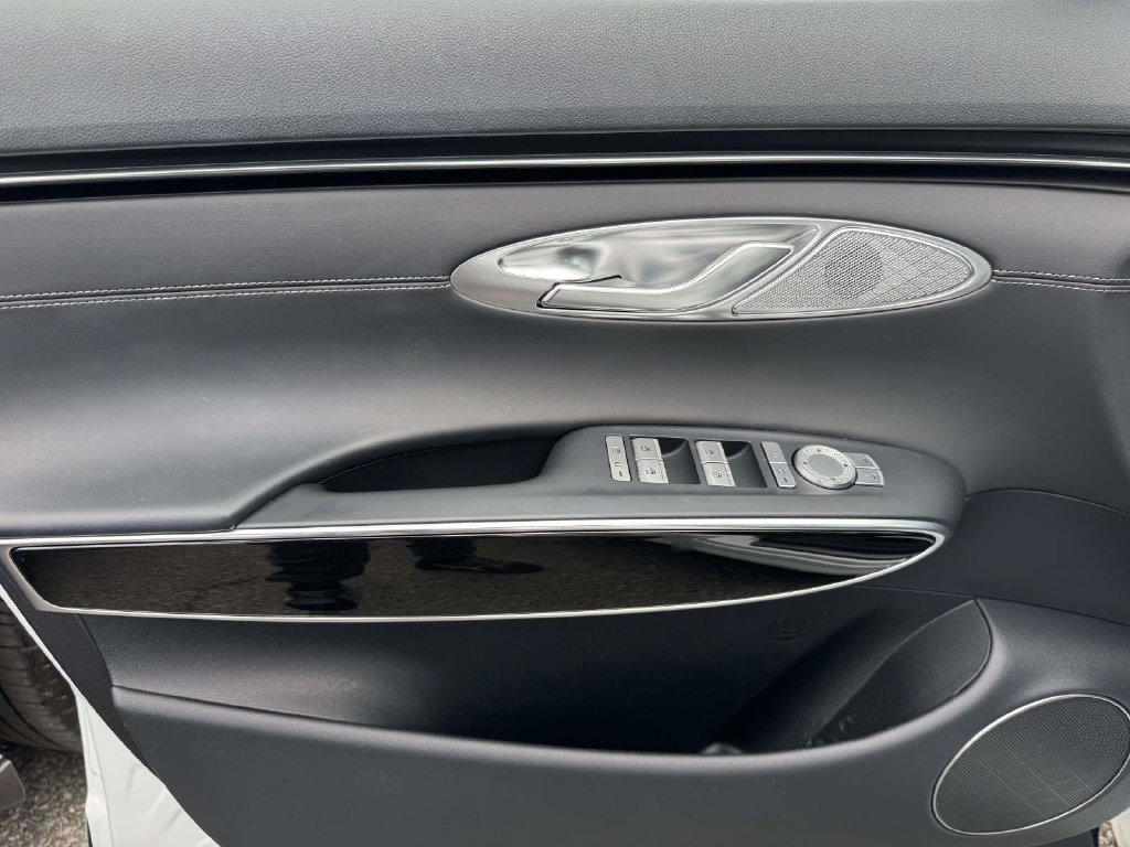 Certified 2024 Genesis GV70 2.5T AWD/4WD image 16