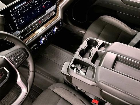 Used 2025 GMC Sierra 1500 SLE w/ Preferred Package AWD/4WD image 16