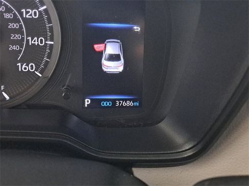 Used 2022 Toyota Corolla L image 2