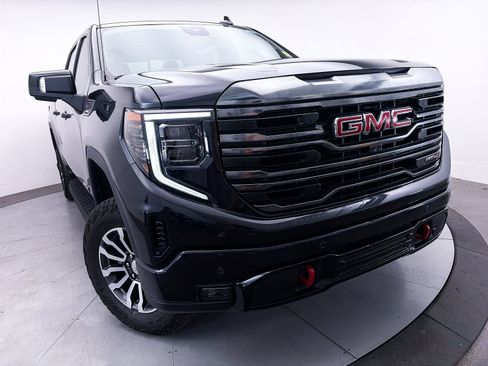 Used 2023 GMC Sierra 1500 AT4 w/ Technology Package AWD/4WD image 4