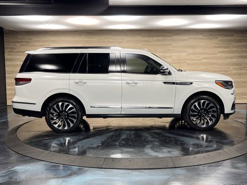 Used 2022 Lincoln Navigator Black Label image 16