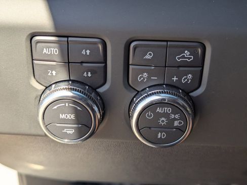 Used 2024 GMC Sierra 2500 AT4 w/ AT4 Premium Plus Package AWD/4WD image 31