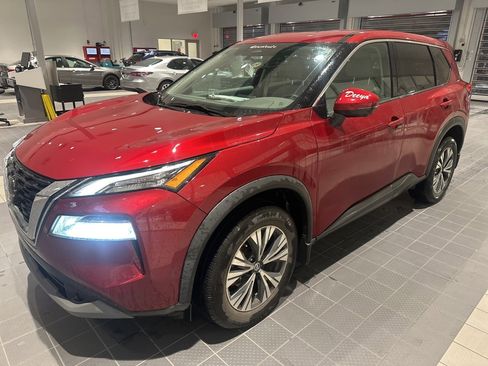 Used 2021 Nissan Rogue SV image 1