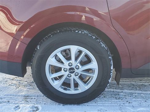 Used 2024 Kia Carnival LX image 5