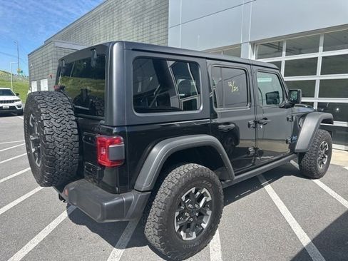 Used 2025 Jeep Wrangler Unlimited Rubicon 4xe w/ Convenience Group AWD/4WD image 16