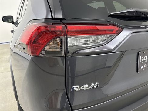 Used 2020 Toyota RAV4 XLE Premium image 18