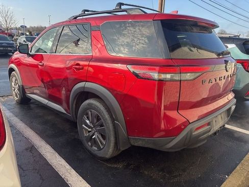 Used 2022 Nissan Pathfinder SV w/ SV Premium Package image 6