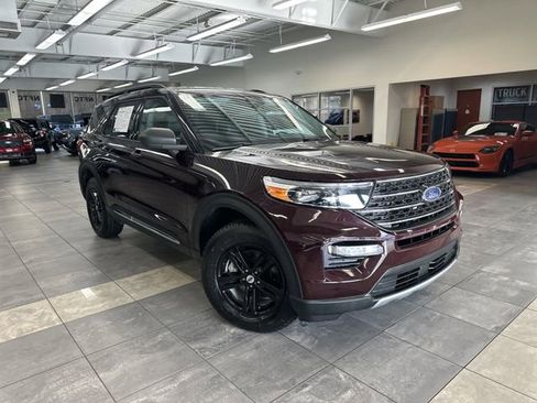 Used 2023 Ford Explorer XLT w/ Equipment Group 202A AWD/4WD image 1