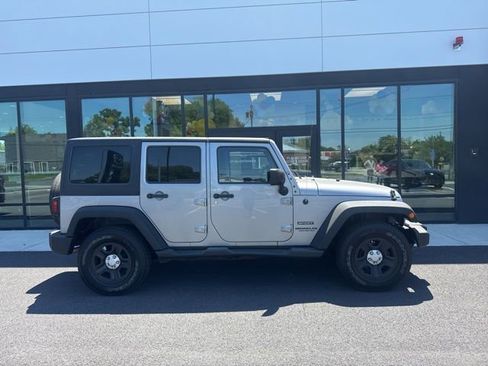 Used 2016 Jeep Wrangler Unlimited Sport w/ Quick Order Package 24S AWD/4WD image 2