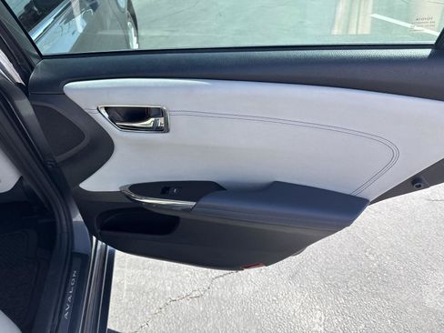 Used 2014 Toyota Avalon Limited w/ Technology Package FWD image 20