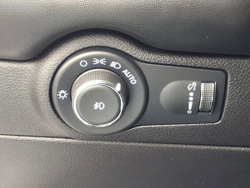 Used 2023 Dodge Durango GT image 23