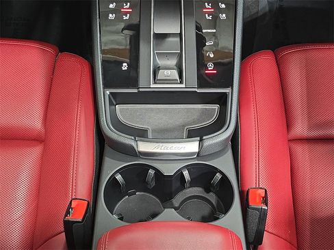 Certified 2025 Porsche Macan image 20