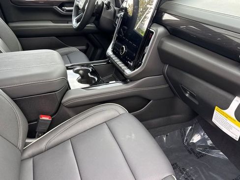 New 2026 GMC Yukon Elevation w/ Elevation Premium Package AWD/4WD image 19
